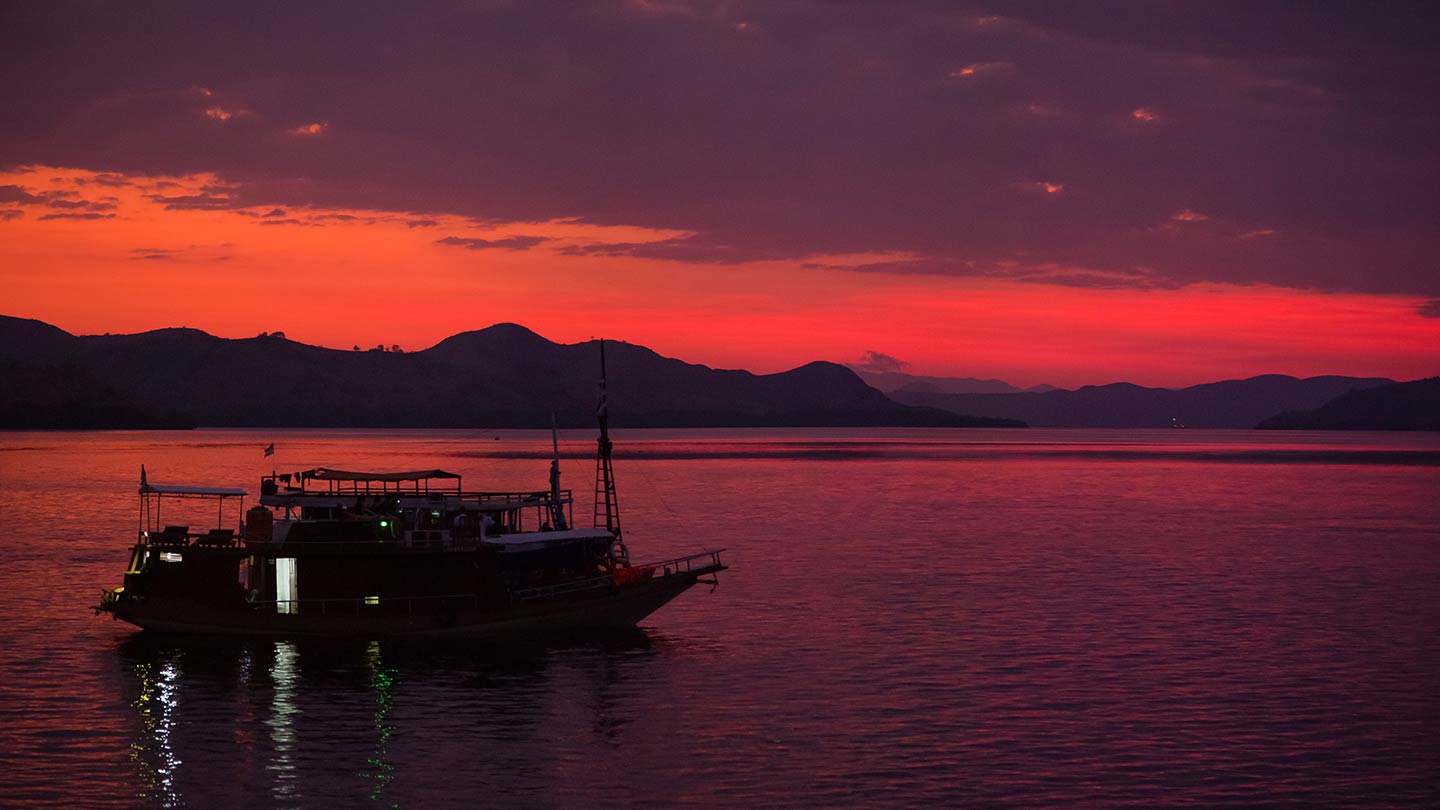 komodo national park sunset royal fortuna cruises